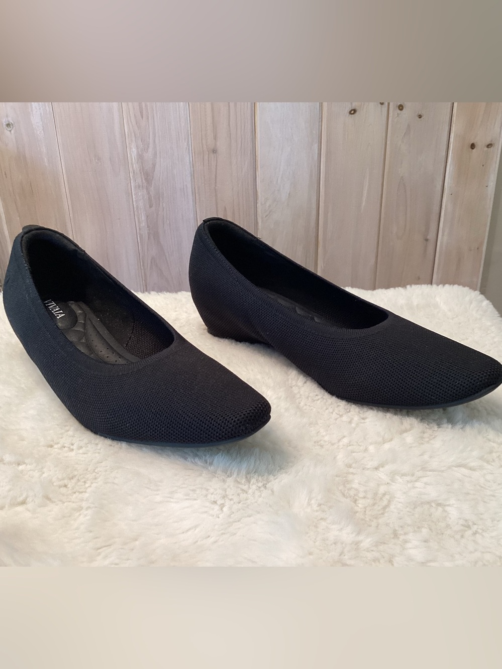 Vivaia Hidden Wedge knit slip on Size 8.5